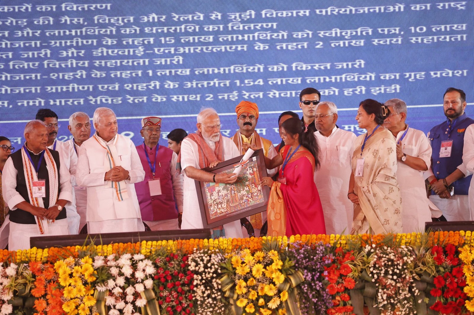 राष्ट्रीय पंचायती राज दिवस के अवसर पर प्रधानमंत्री द्वारा विभिन्न योजनाओं के उद्घाटन एवं शिलान्यास कार्यक्रम में शामिल हुये मुख्यमंत्री