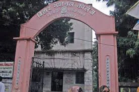 पटना के बीएन कॉलेज में परीक्षा चल रही थी, तभी हॉस्टल से छात्रों ने फेंके बम; एक का सिर खुल गया