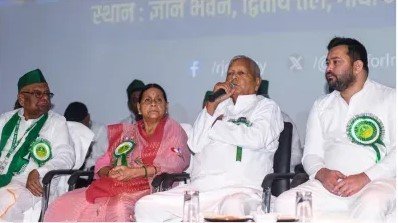 तेजस्वी को हर हाल में सीएम बनाएंगे: लालू यादव का ऐलान RJD बैठक में