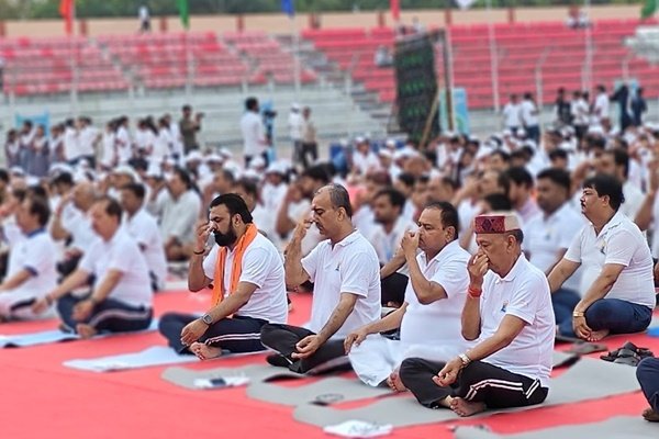 21 जून: योग, राजनीति और विकास के नाम रहा बिहार का दिन