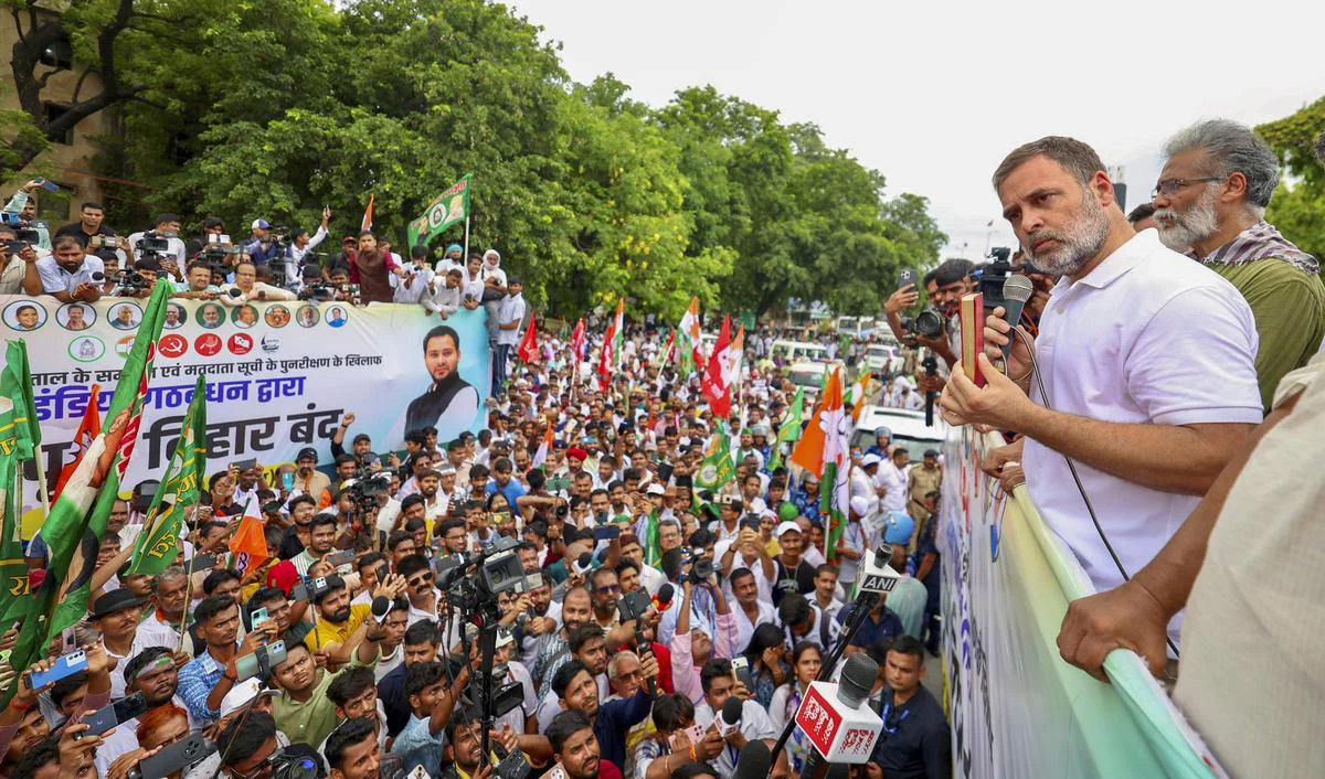 भारतीय राजनीतिक मंचों पर शिष्टाचार की गिरती परछाई