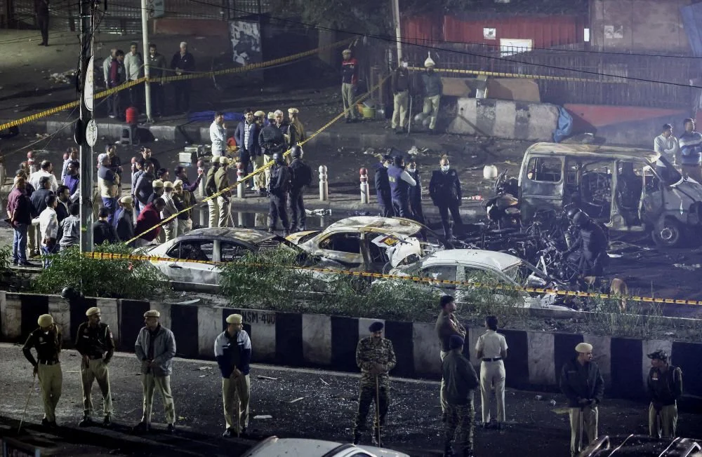 दिल्ली के लाल किला कार धमाके से उठे कई सवाल: मौत, मातम, और सरकारी तंत्र की अनदेखी