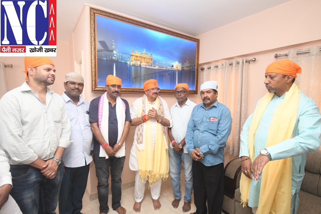 केंद्रीय मंत्री ने तख्त श्री हरिमंदिर जी  मत्था टेका