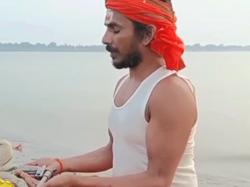 कुख्यात कैलाश मंडल नेे गंगा में हथियार डाले