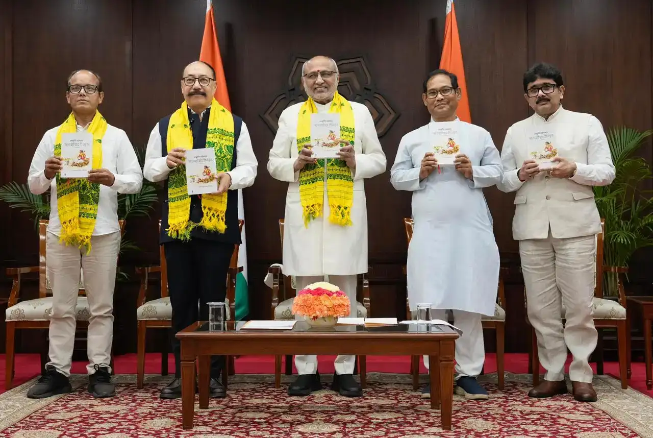 उपराष्ट्रपति ने संगीता राॅय की पुस्तक का विमोचन किया
