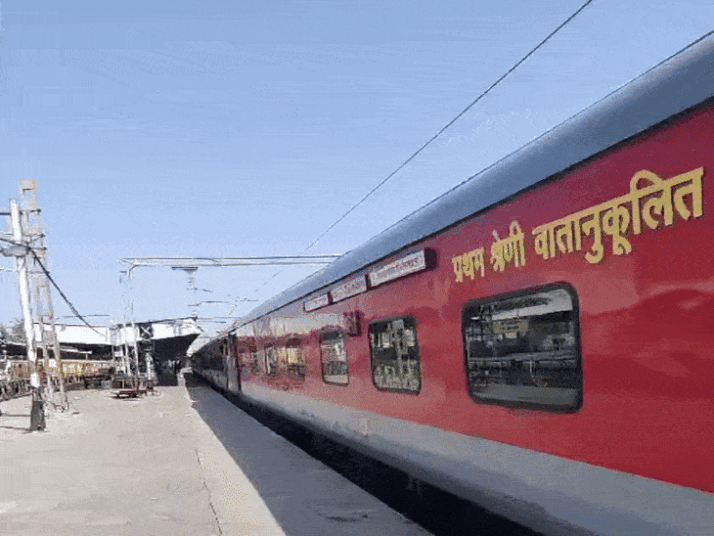 बिहार में 26 ट्रेनें रद्द 16 ट्रेनों का रूट बदला 1 Train