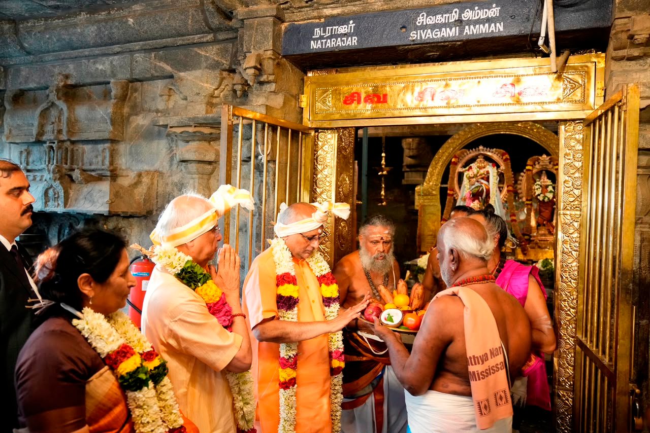 उपराष्ट्रपति ने लिंगेश्वर मंदिर में पूजा-अर्चना की