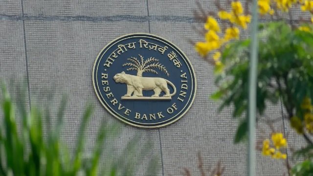 आरबीआई ने ब्याज दर जस का तस रखा