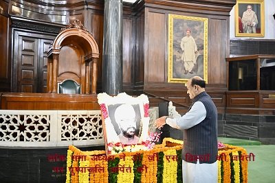 लोक सभा अध्यक्ष ने डॉ. जी. एस. ढिल्लों की जयंती पर पुष्पांजलि अर्पित की